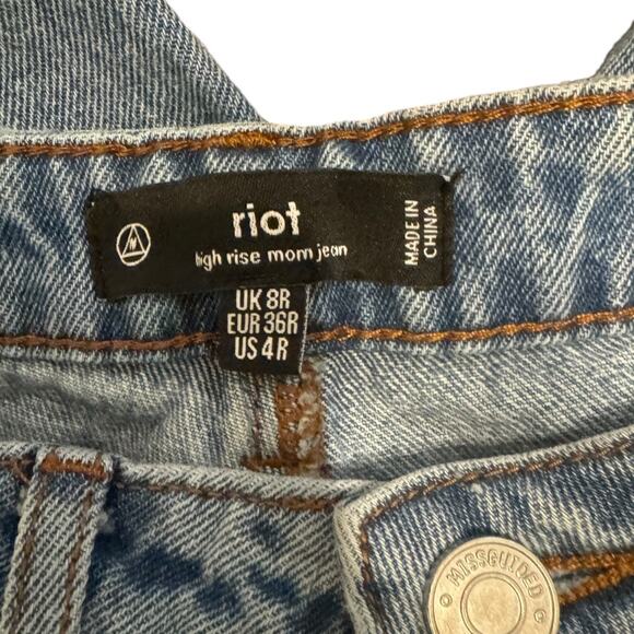 Missguided Riot High Rise Mom Jeans Distressed Light Wash Size 4R - Picture 3 of 6